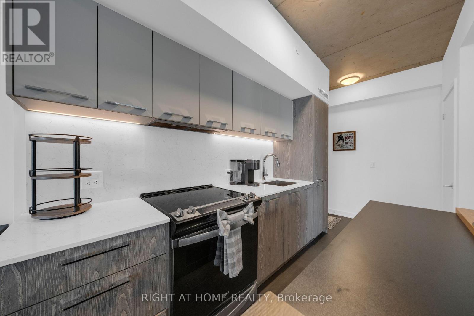 1002 - 45 BASEBALL PLACE