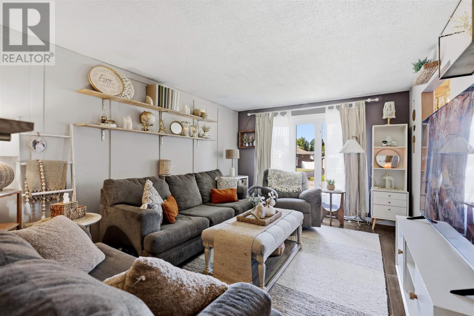15 Sutton PL - Photo 4