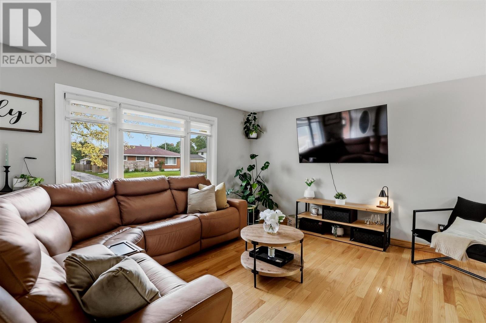 88 Chambers AVE - Photo 4