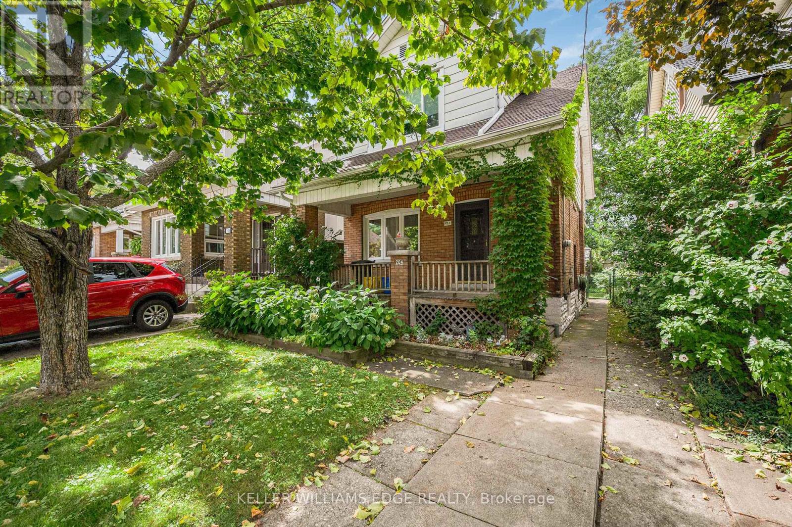 204 ROSSLYN AVENUE S