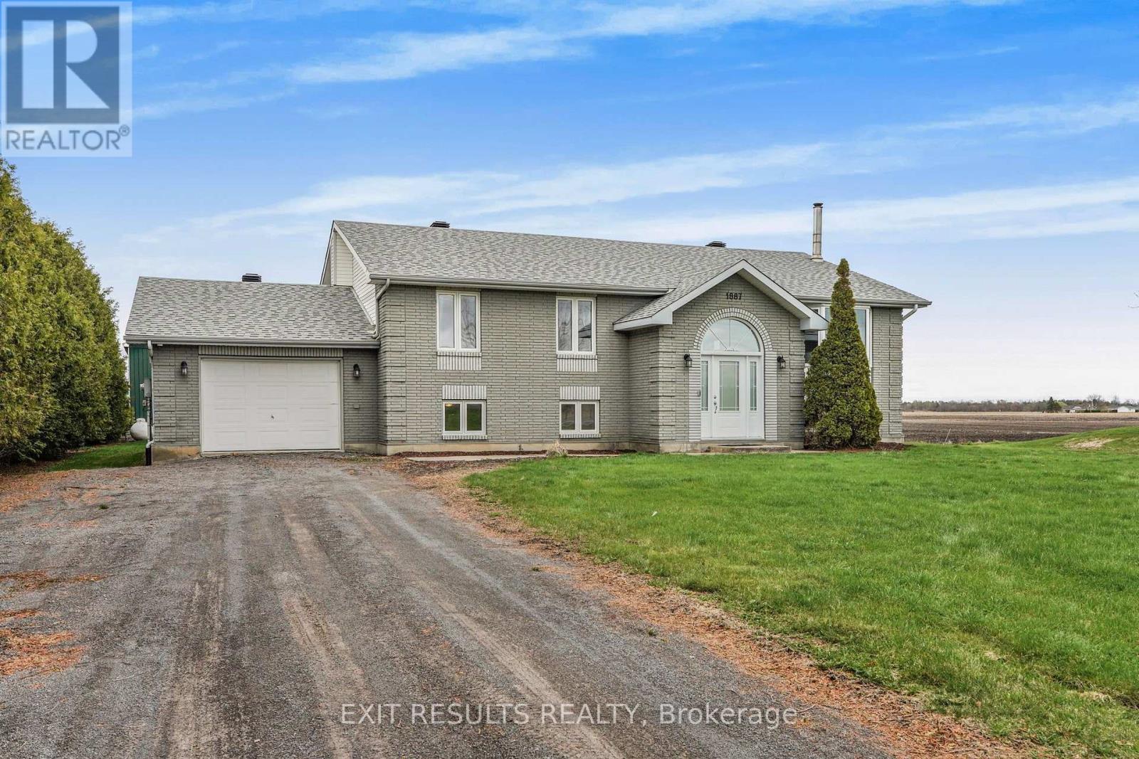 1887 CHAMPLAIN STREET - Photo 3