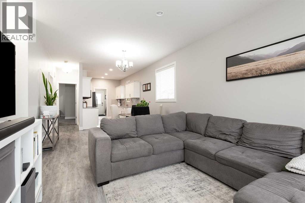319 Northlander Bend W
