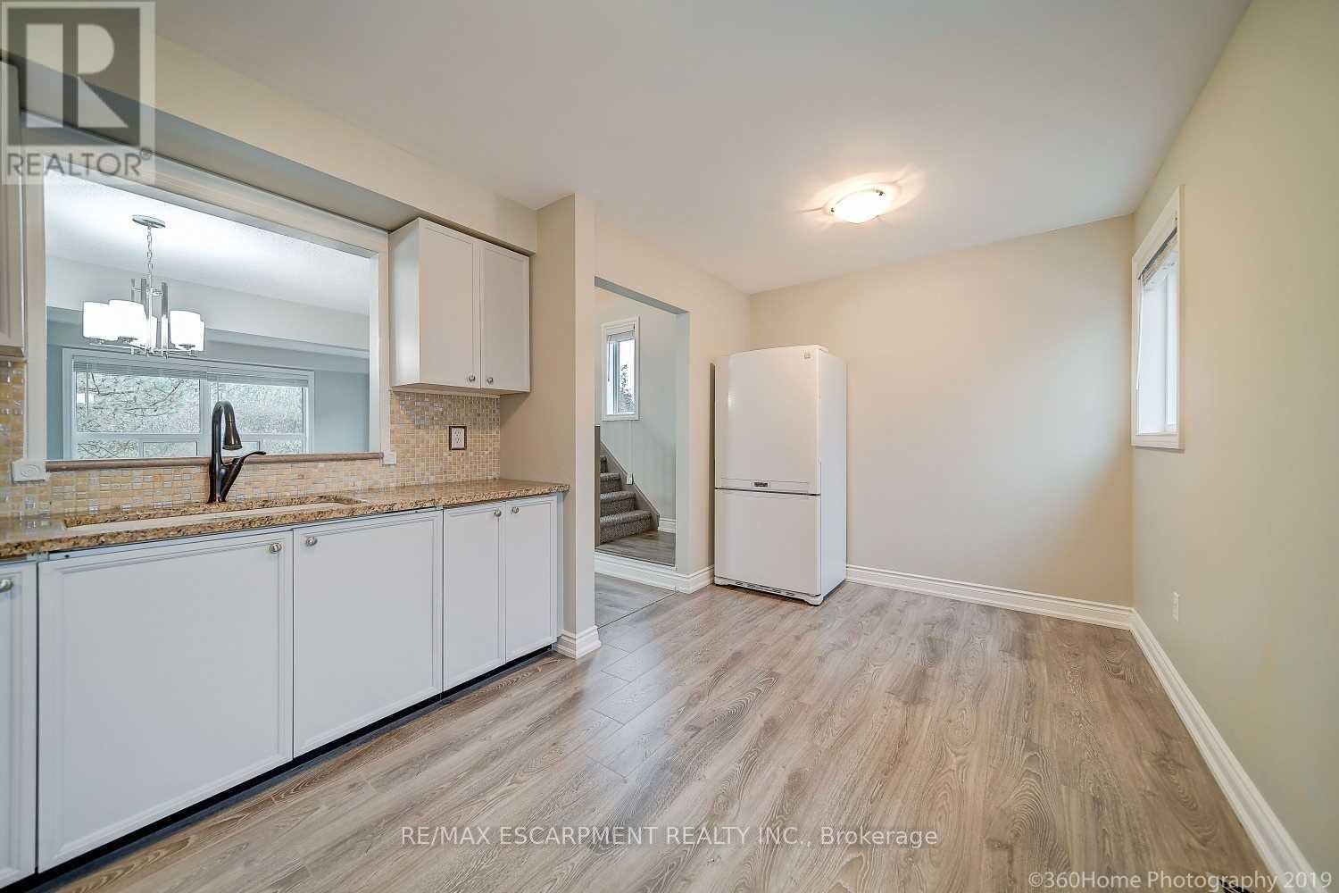 19 - 2300 BRAYS LANE