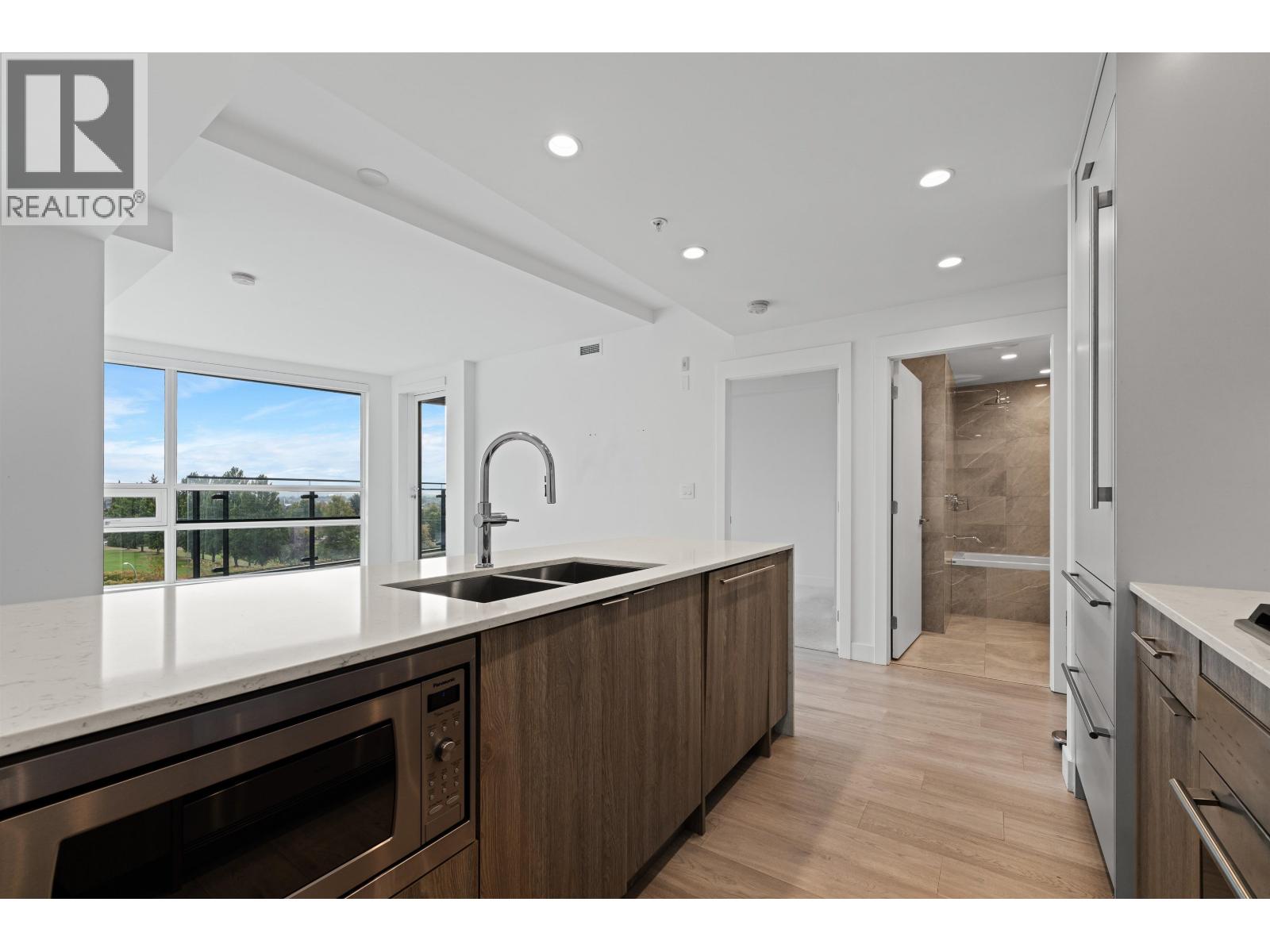 408 7638 CAMBIE STREET