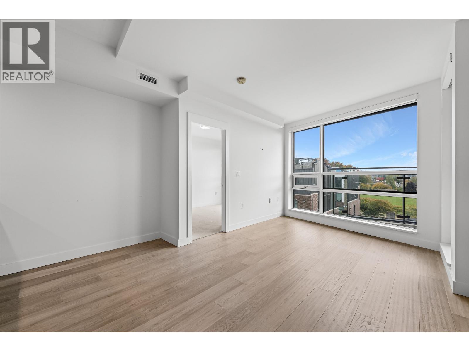 408 7638 CAMBIE STREET