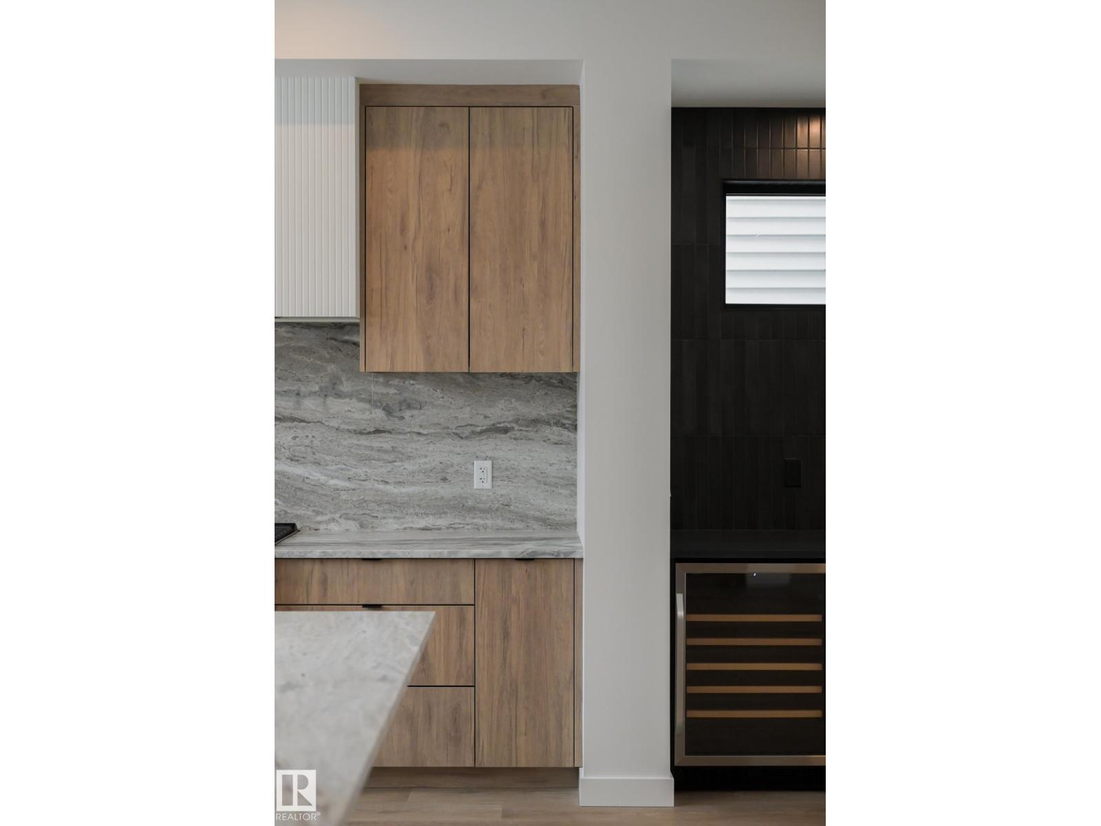 9140 74 AV NW