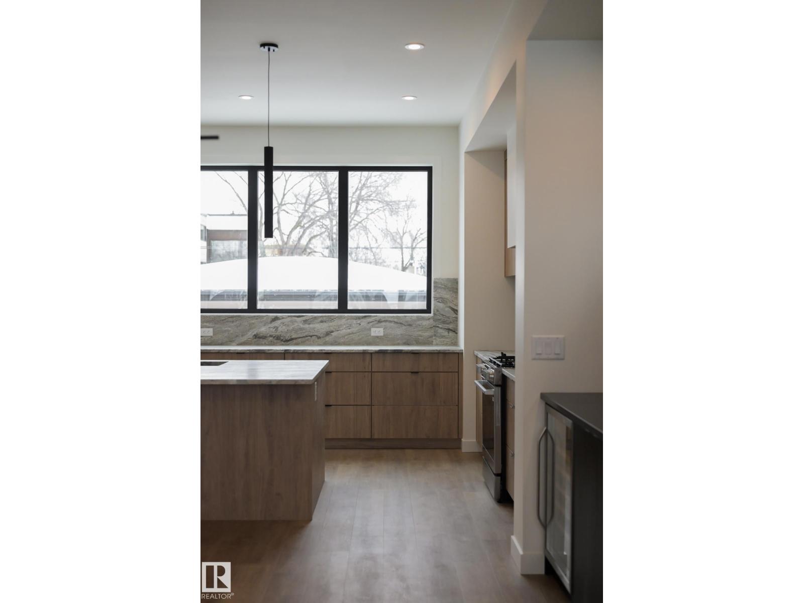 9140 74 AV NW