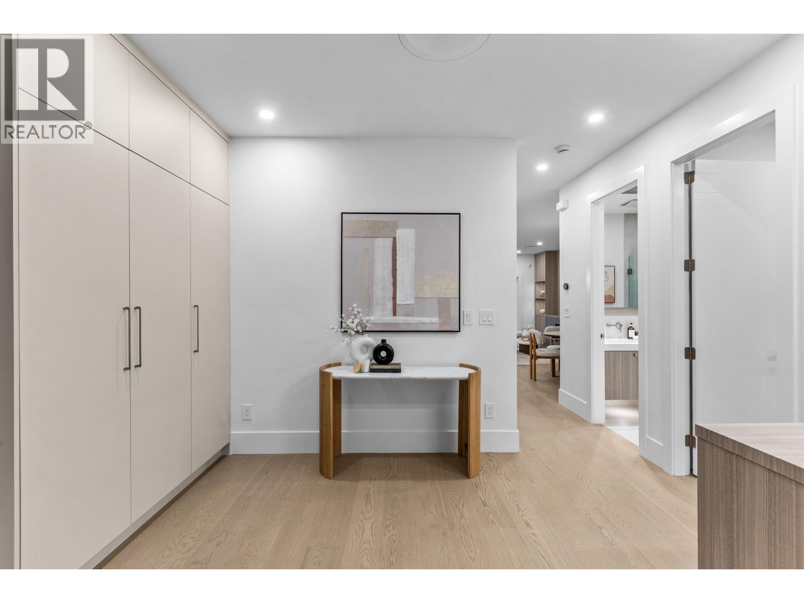 1 7061 PAULUS CRESCENT