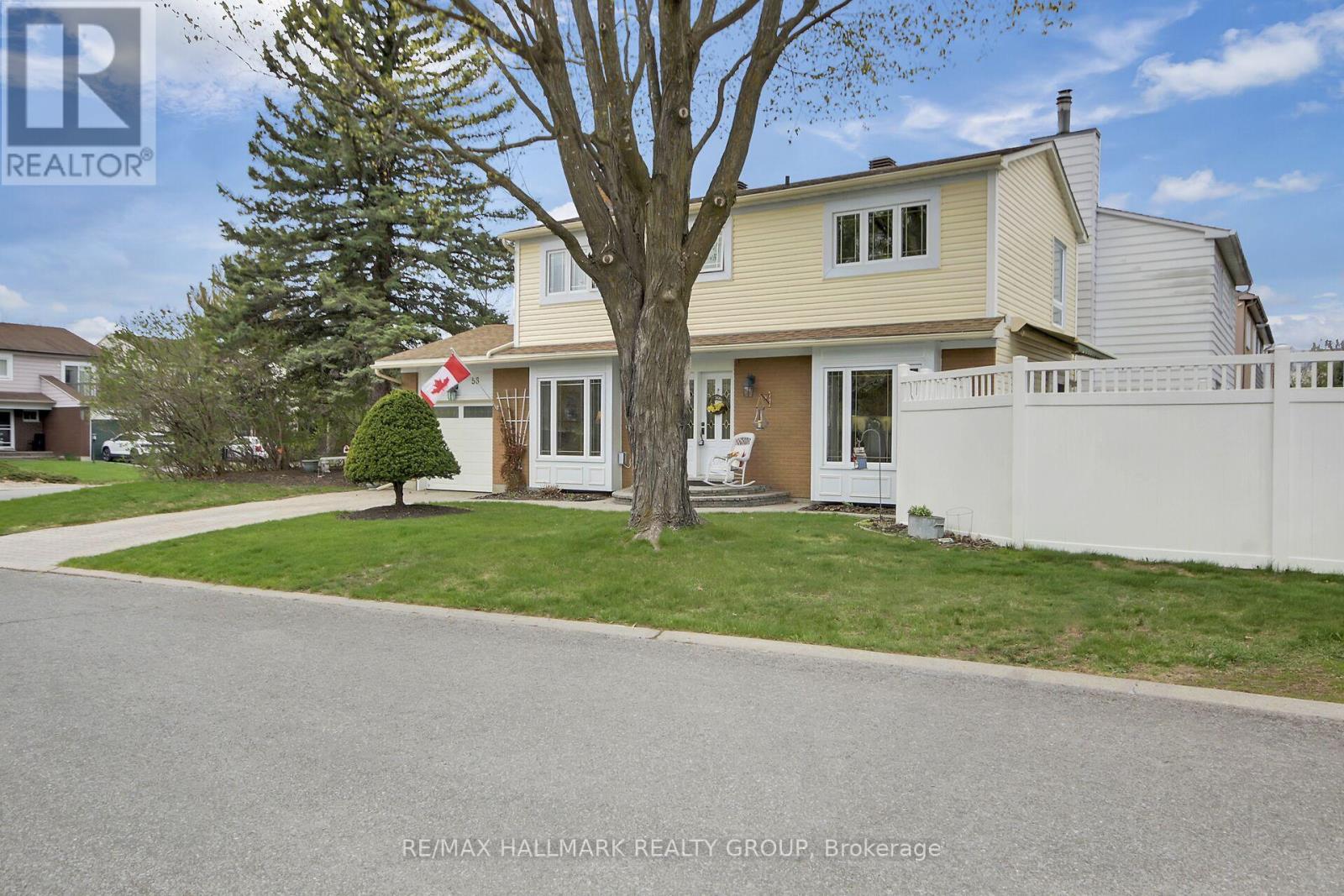 56 FOXLEIGH CRESCENT
