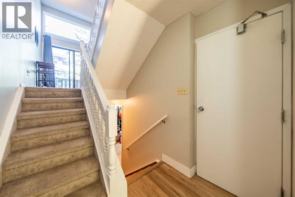22 Point Mckay Court NW