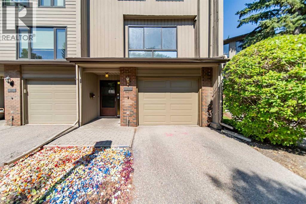 22 Point Mckay Court NW