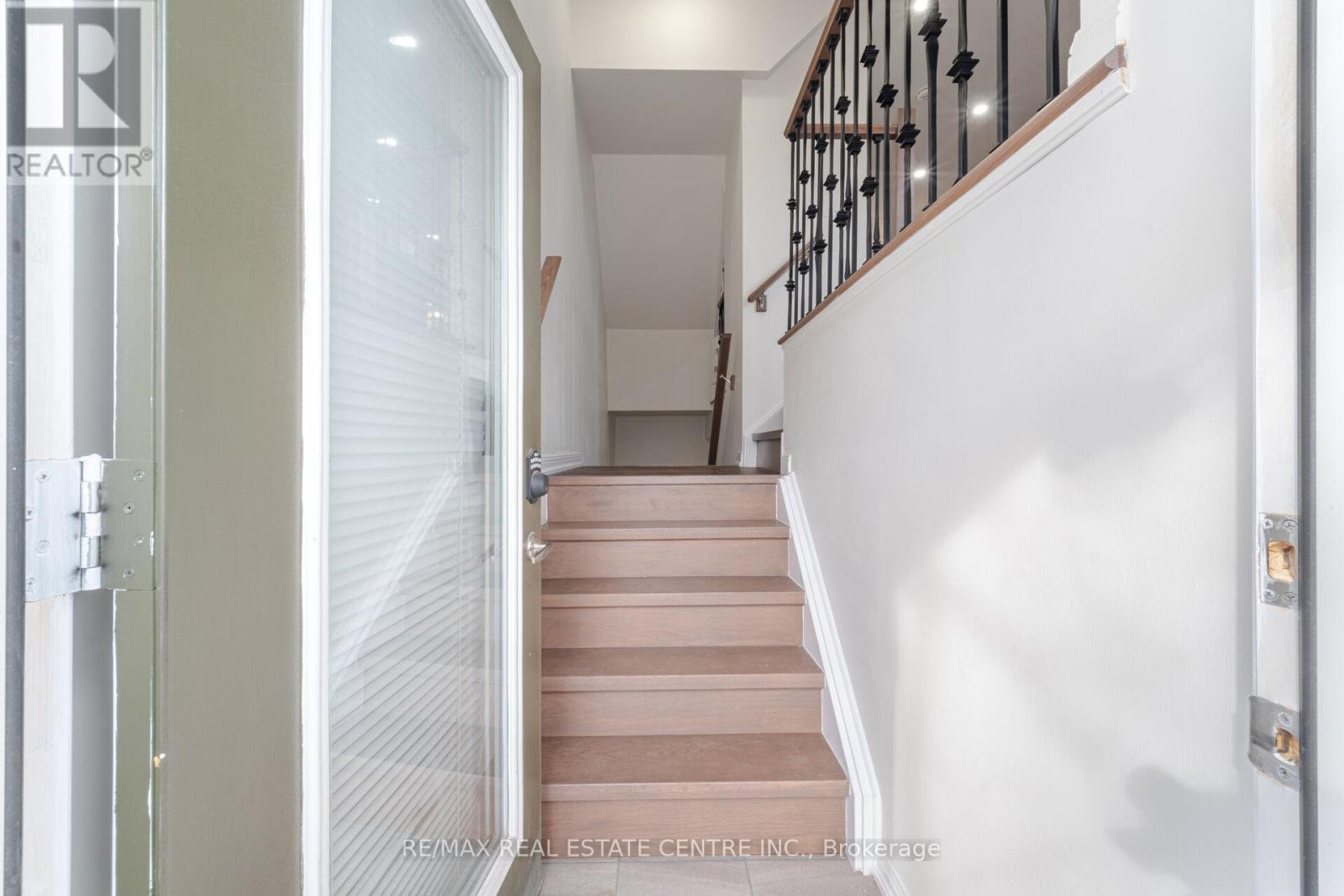99 - 1 BECKENROSE COURT