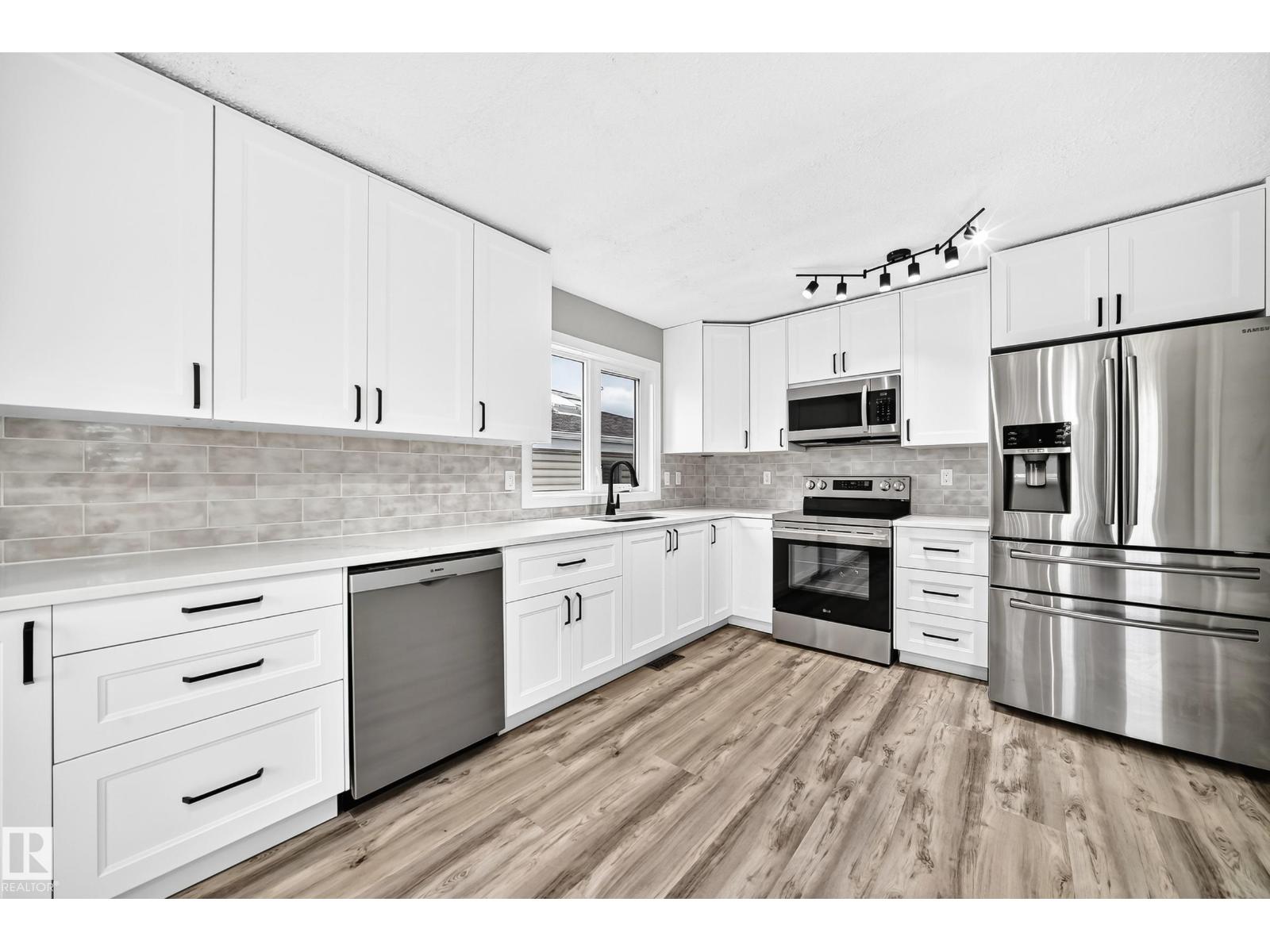 26 GREENRIDGE DR
