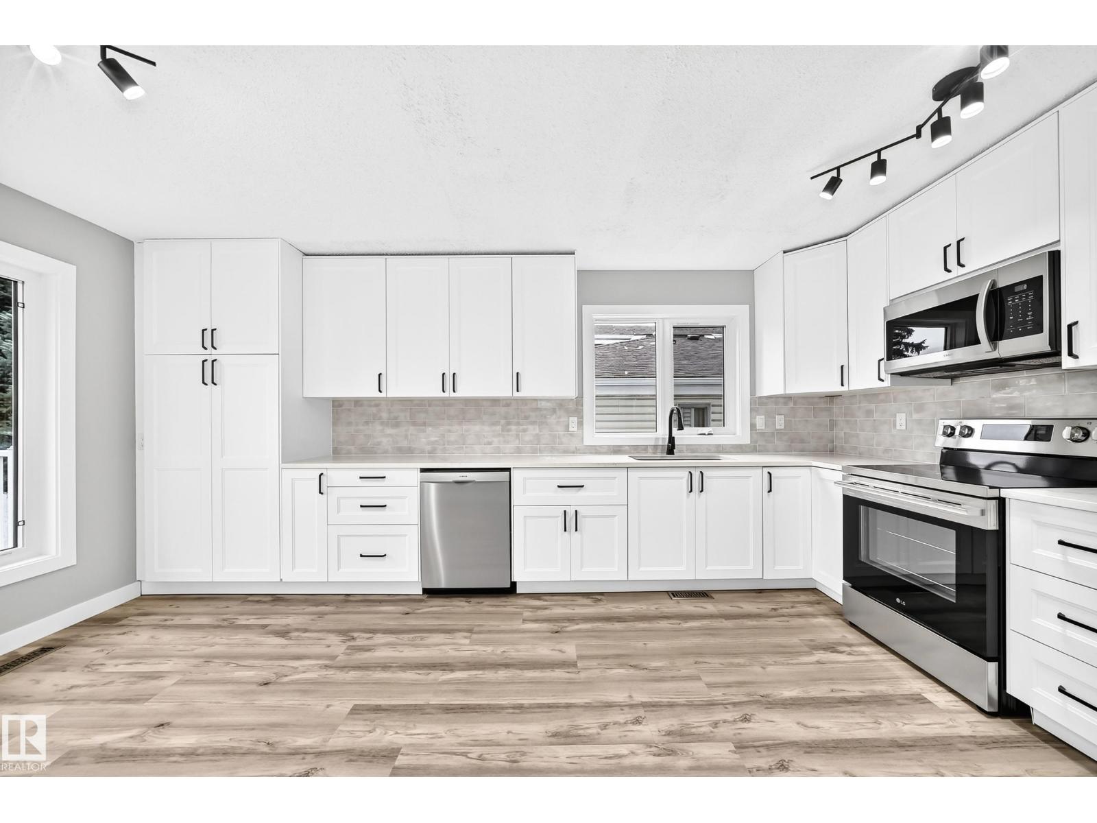 26 GREENRIDGE DR
