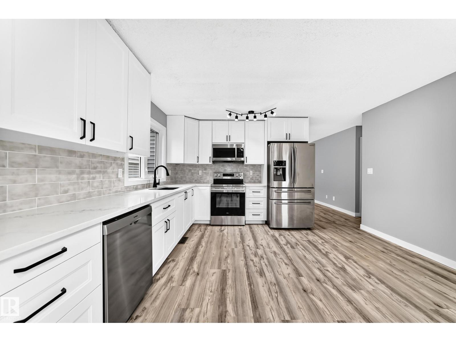 26 GREENRIDGE DR