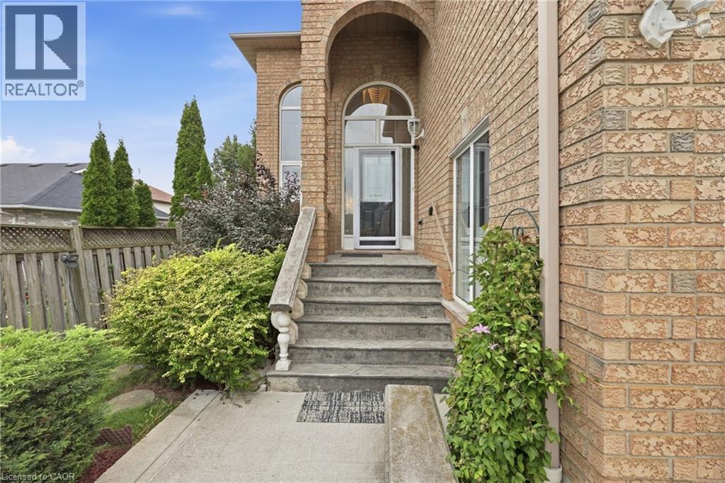 11 REDTAIL Crescent