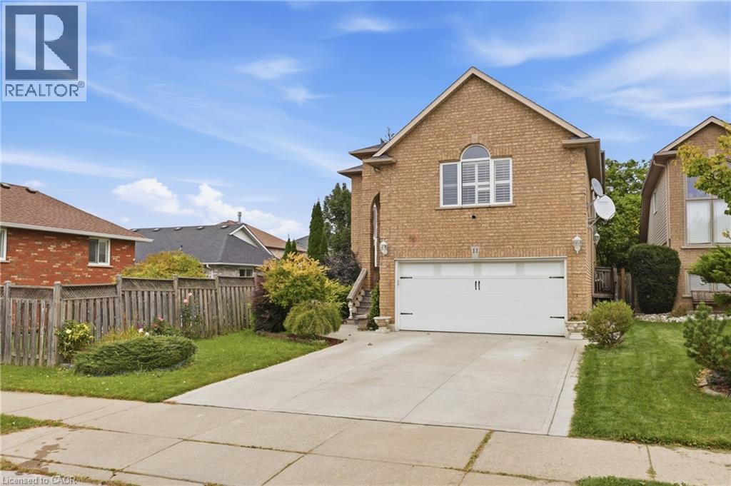 11 REDTAIL Crescent