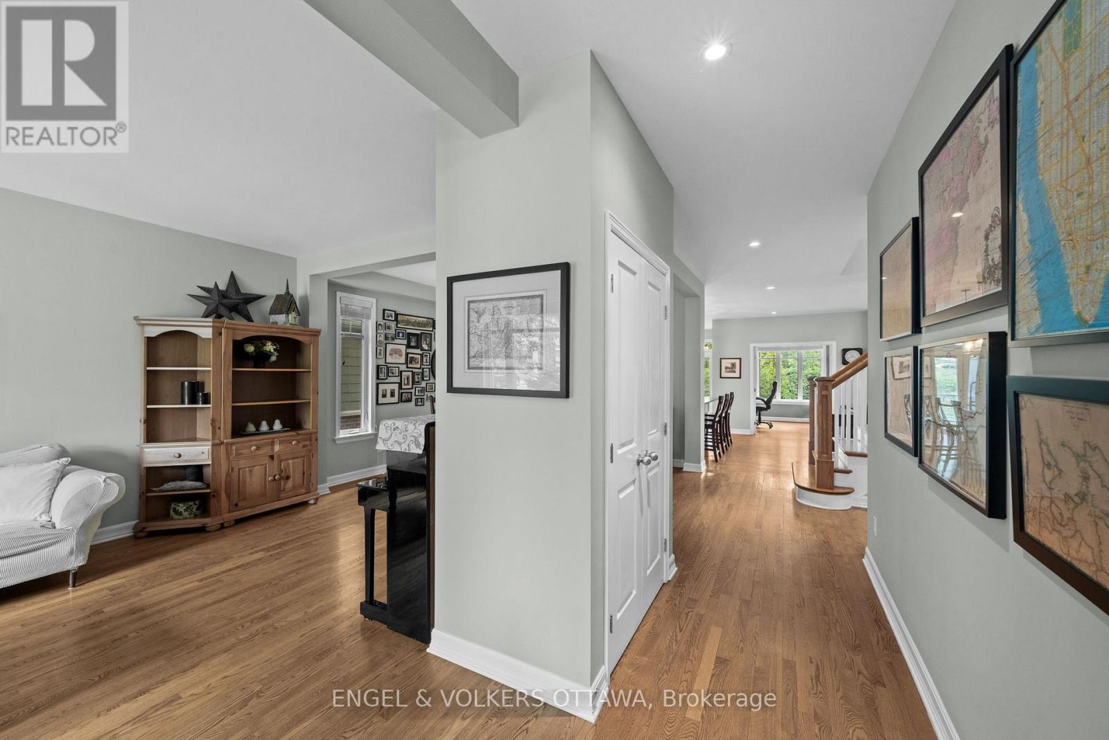 564 ERINWOODS CIRCLE