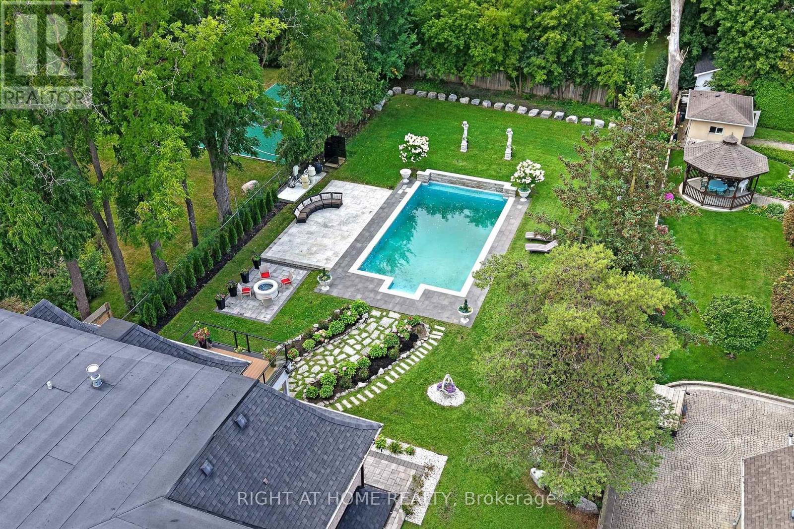 10 YONGEVIEW AVENUE