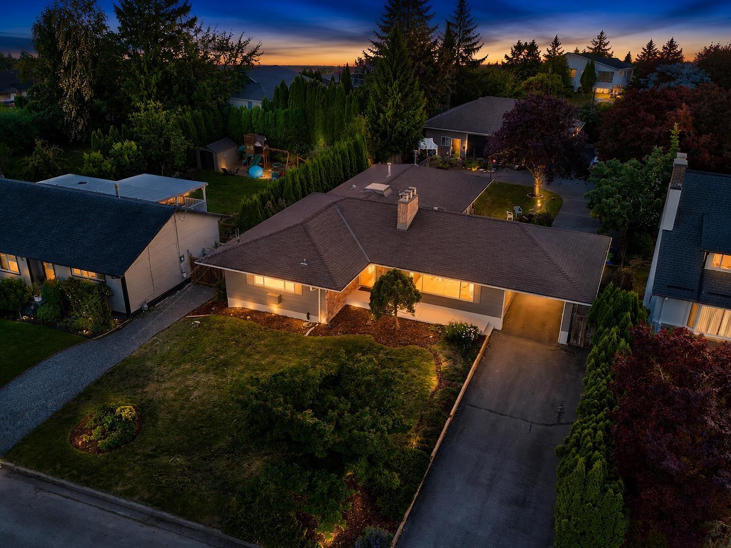 9725 JUNIPER STREET, Chilliwack Proper East