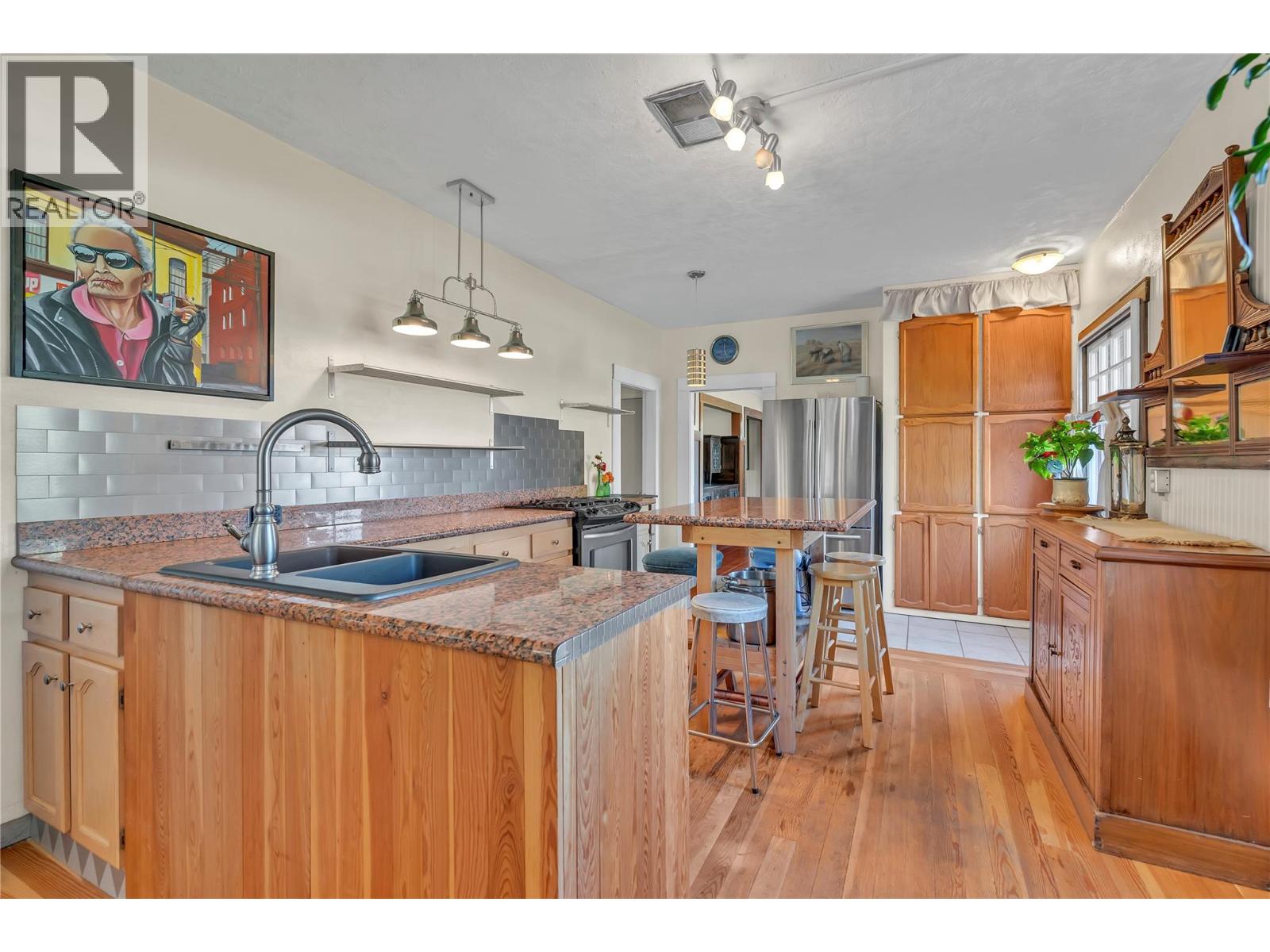 235 Middle Bench Road N