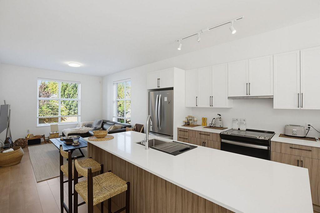 601 2267 MCKENZIE ROAD