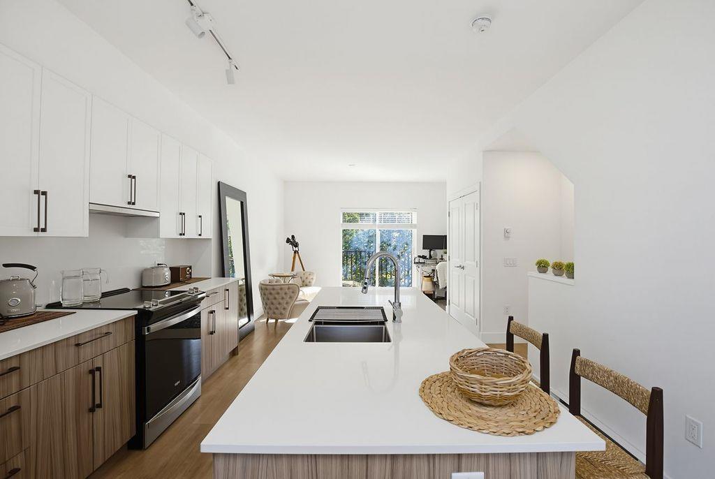 601 2267 MCKENZIE ROAD