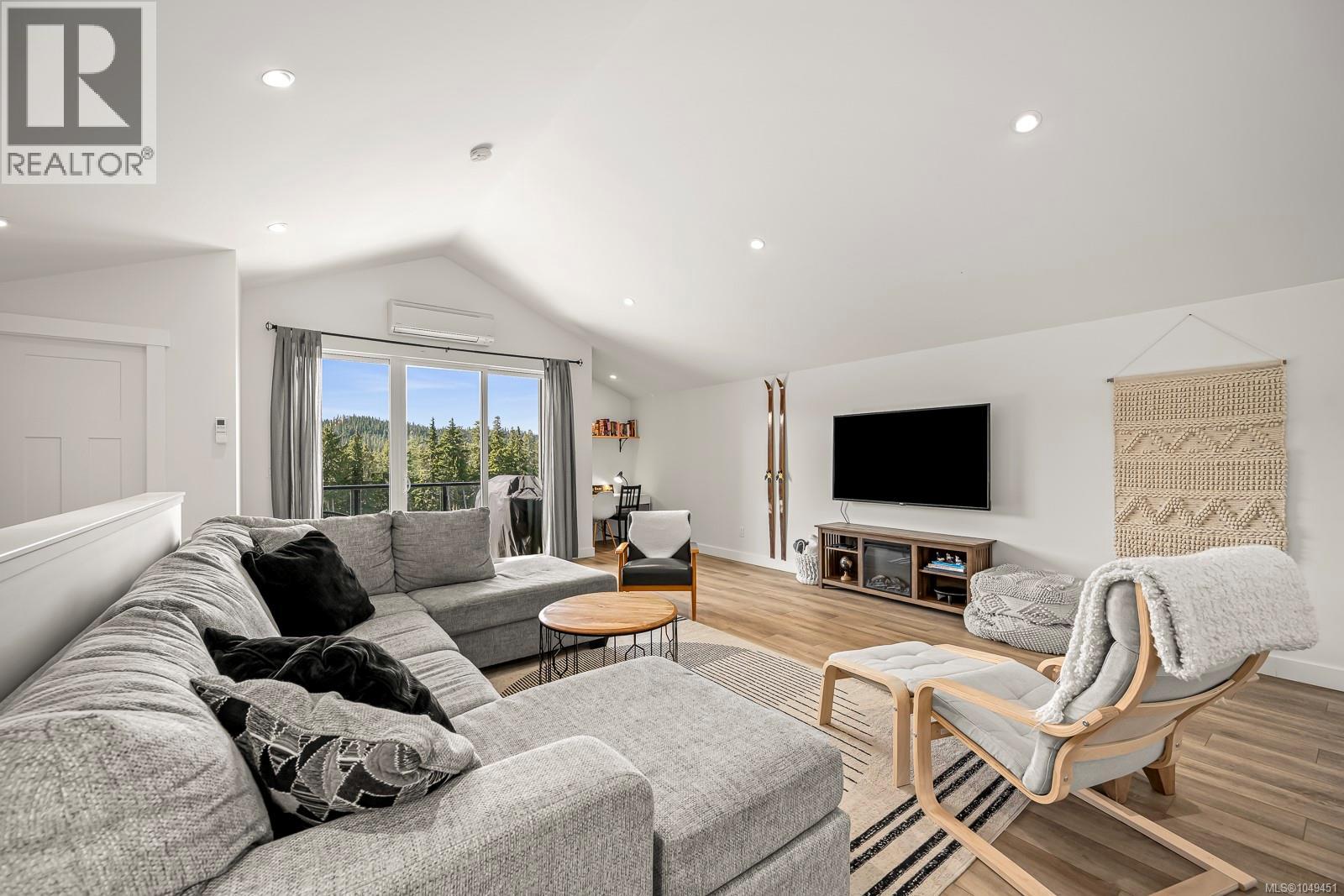 425 Arrowsmith Ridge