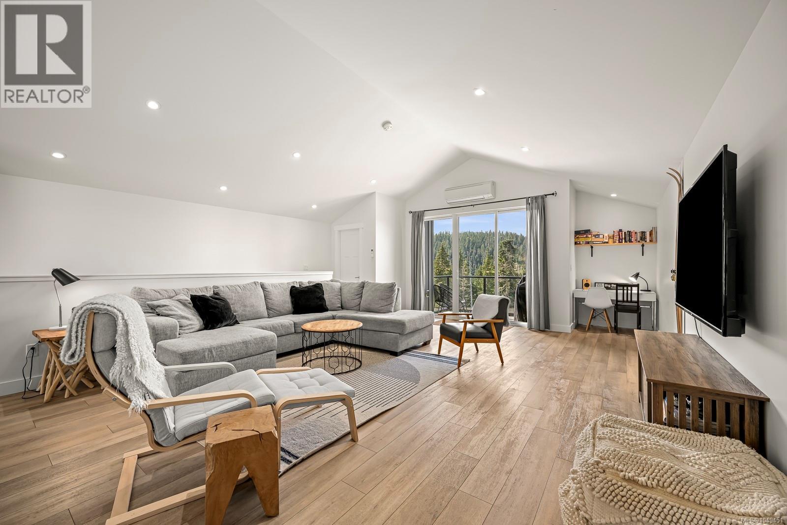 425 Arrowsmith Ridge
