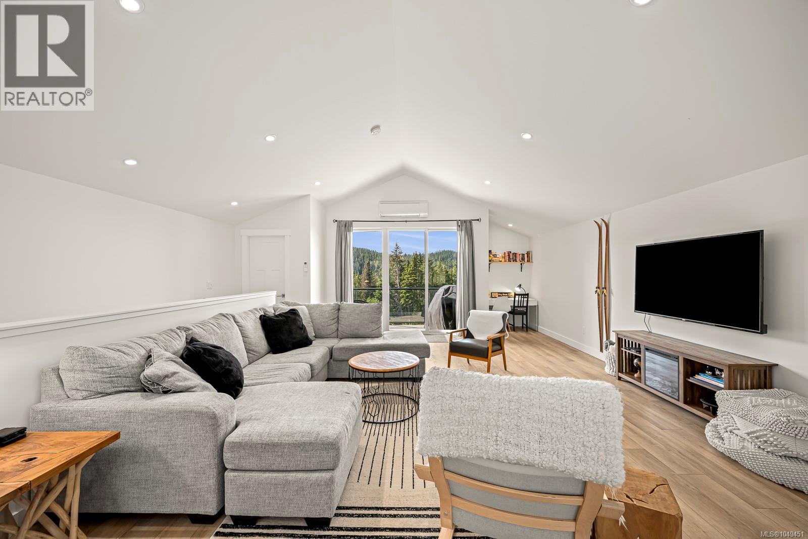 425 Arrowsmith Ridge