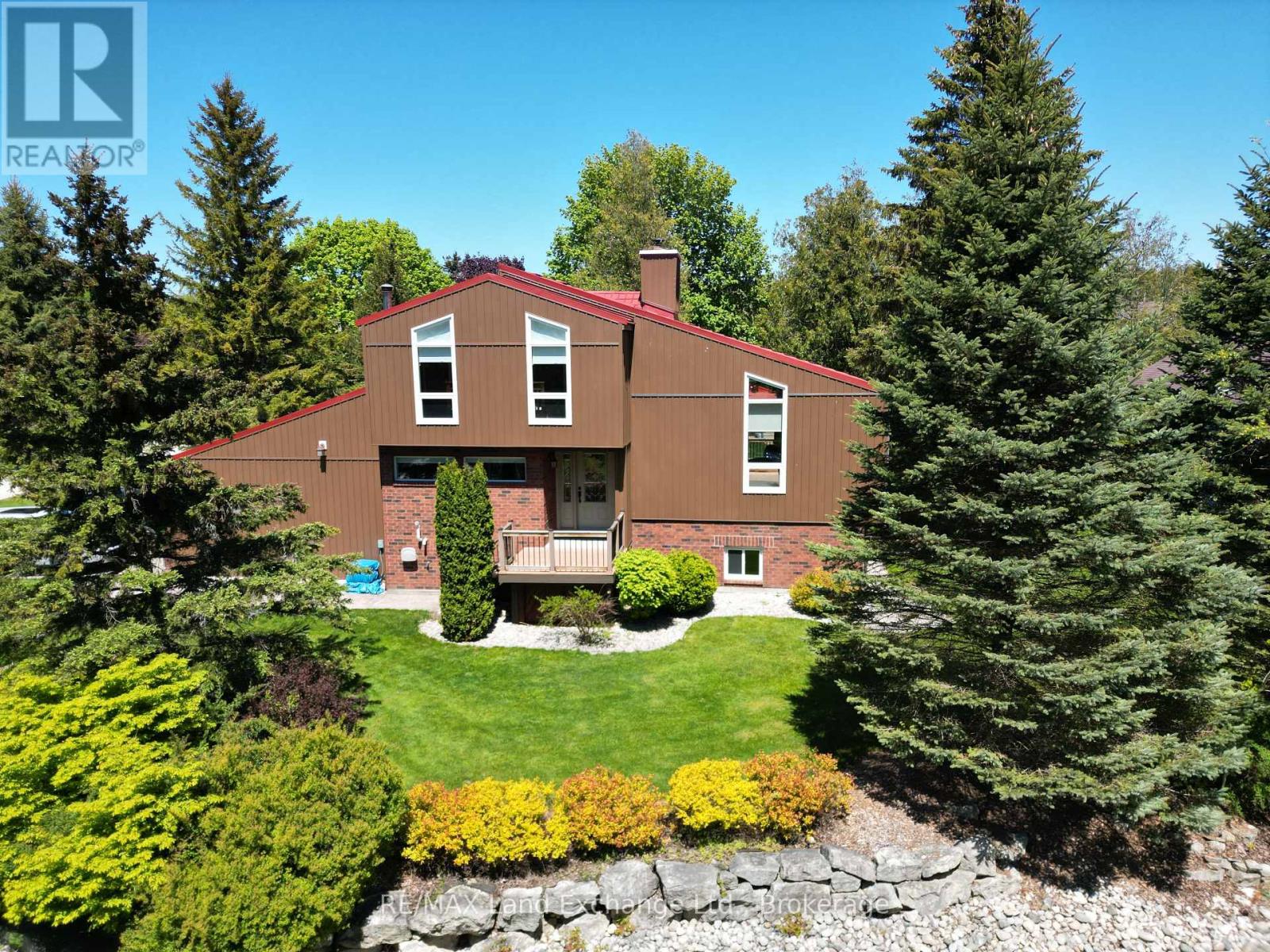 40 EASTWOOD CRESCENT