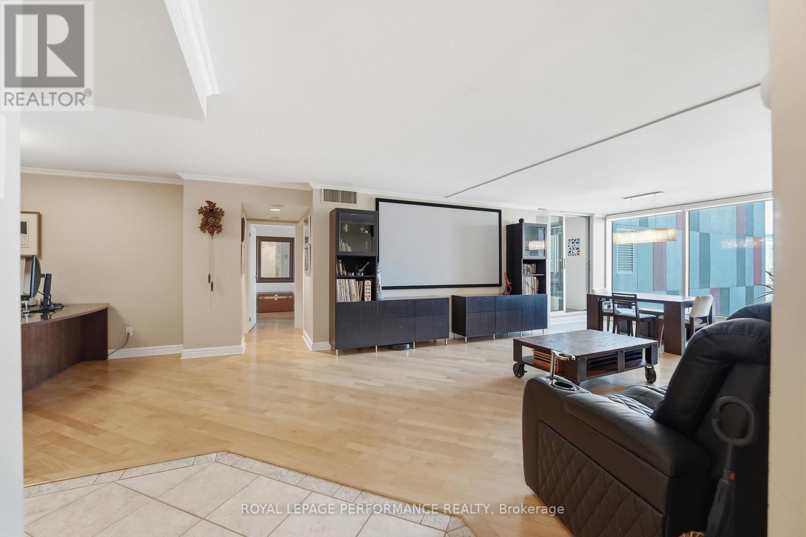 1601 - 160 GEORGE STREET