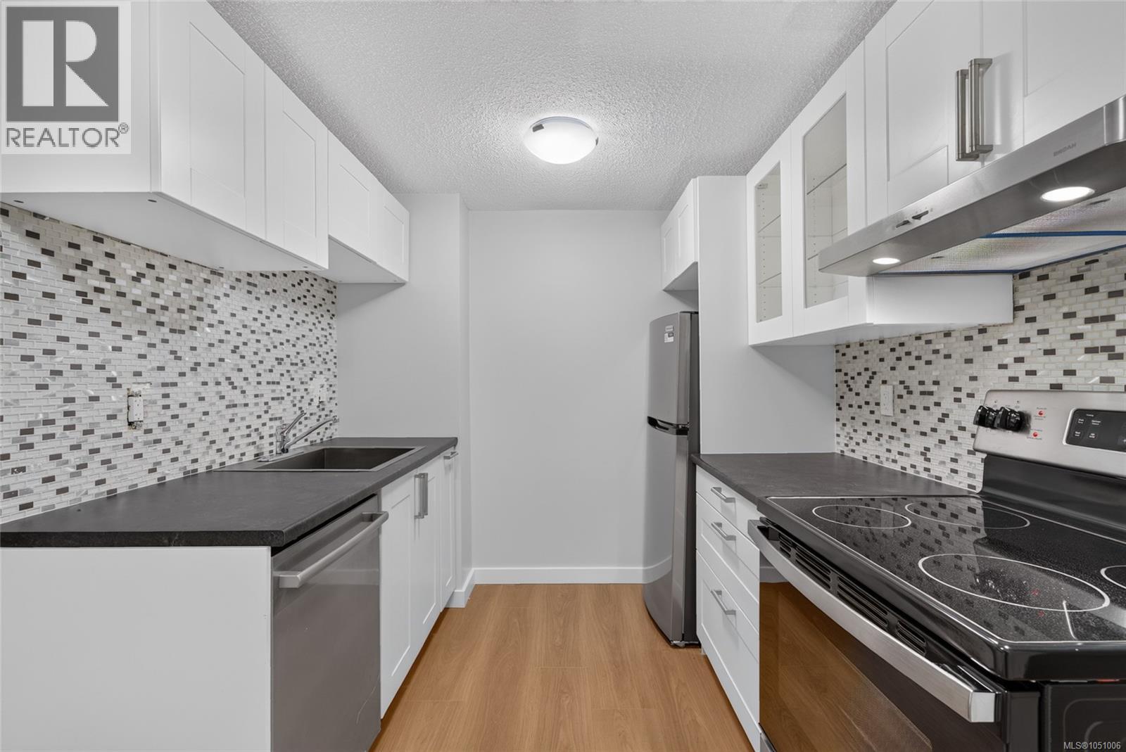 412 1005 McKenzie Ave