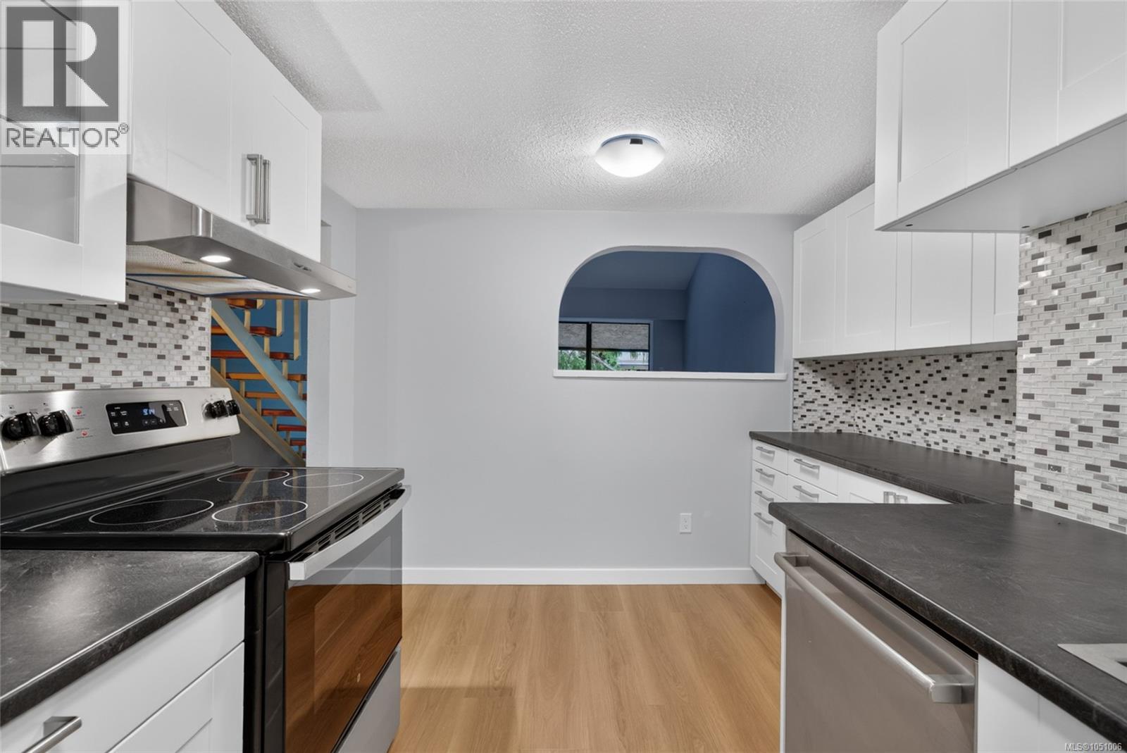 412 1005 McKenzie Ave