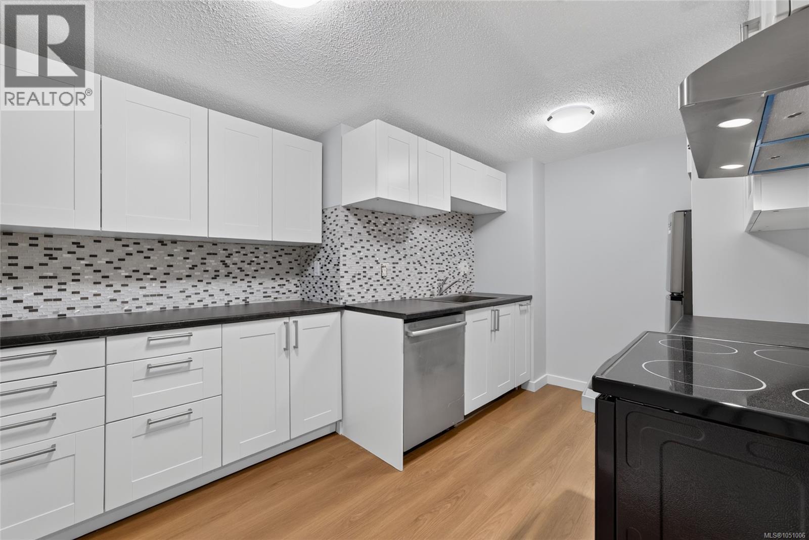 412 1005 McKenzie Ave