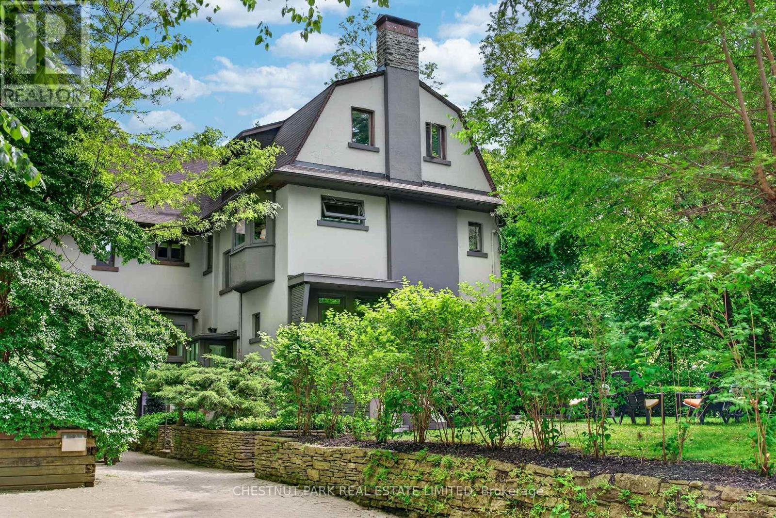 80 WYCHWOOD PARK