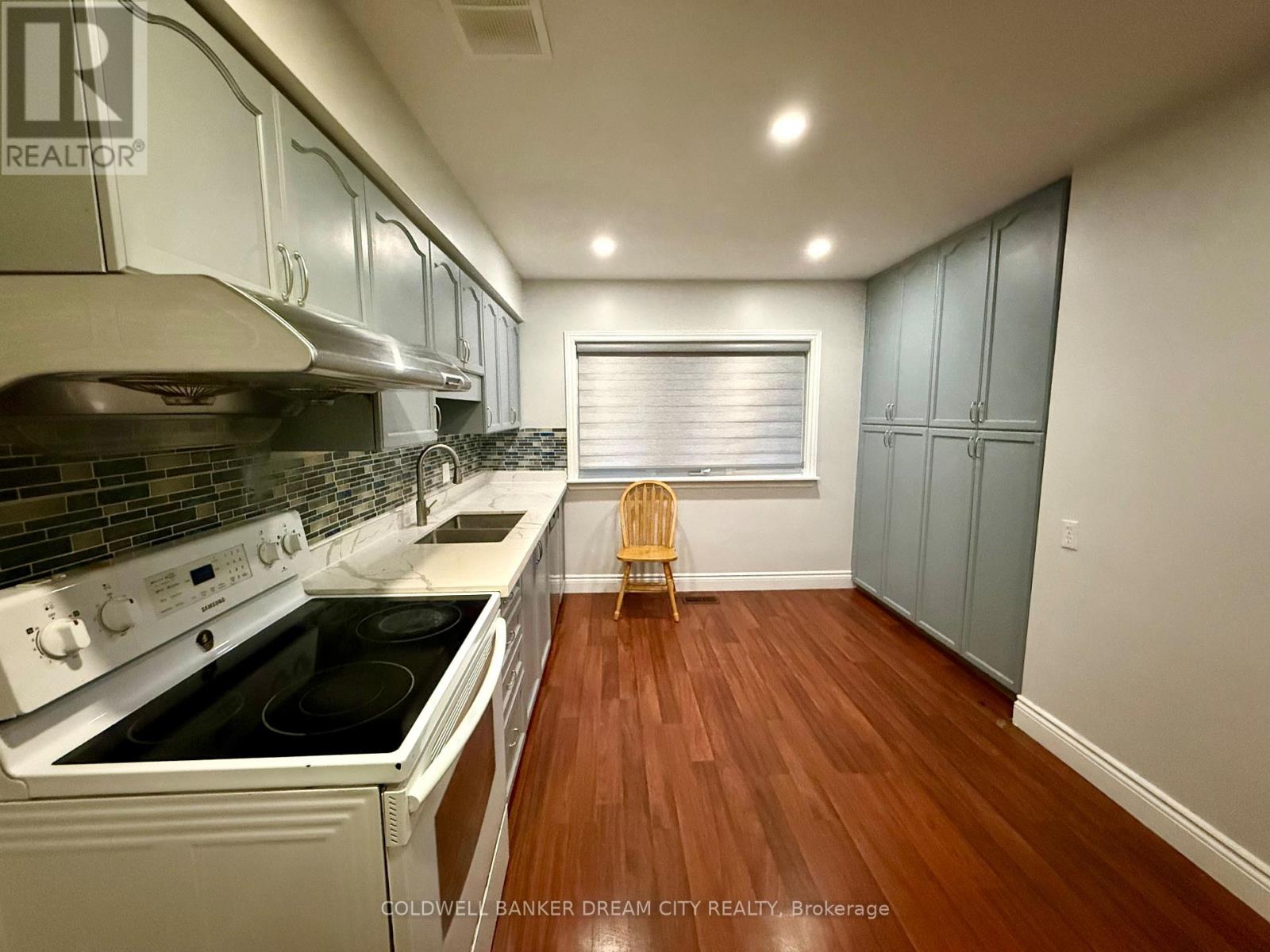 UPPER - 234 ERB STREET
