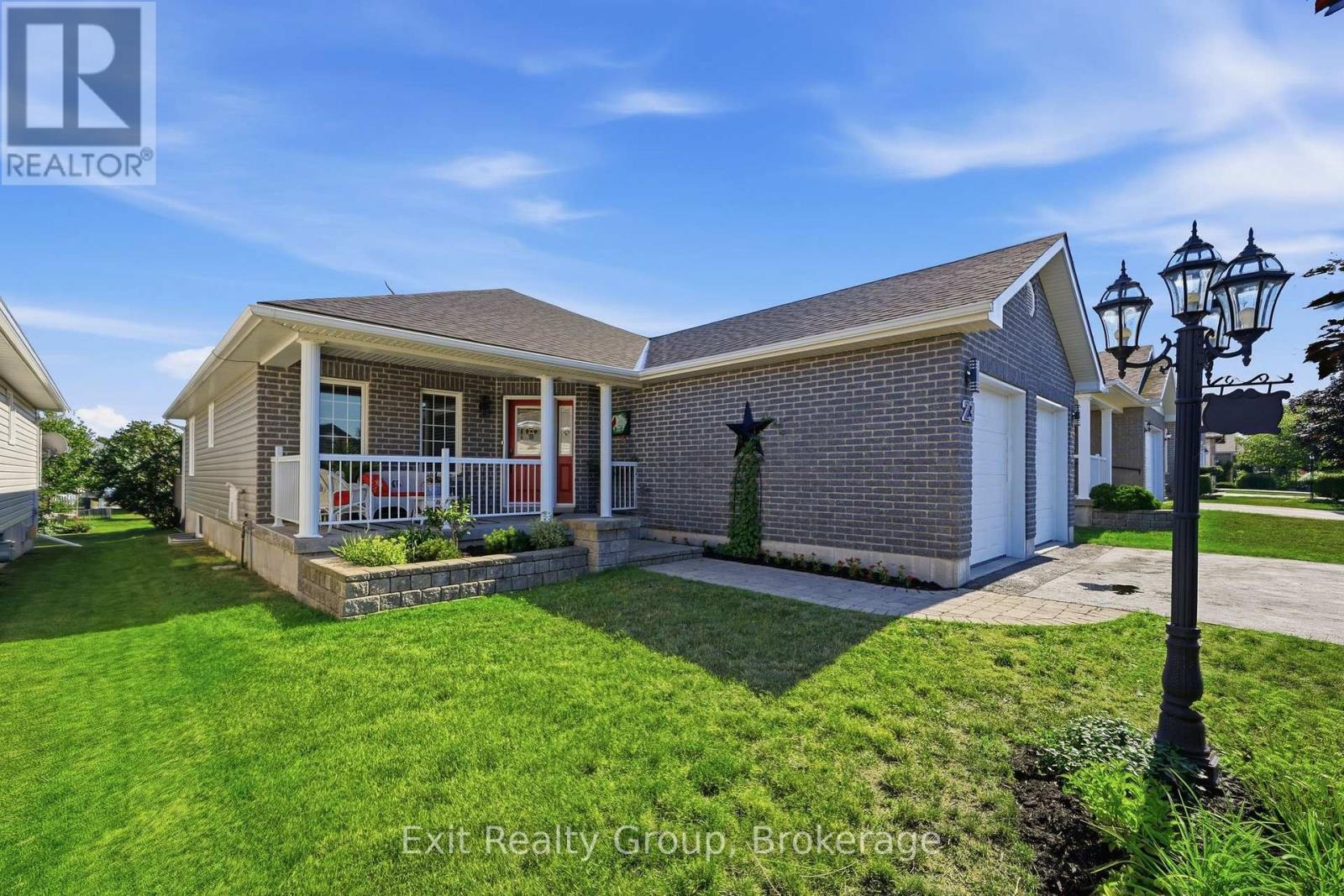 23 MOUNT GROVE CRESCENT - Photo 3