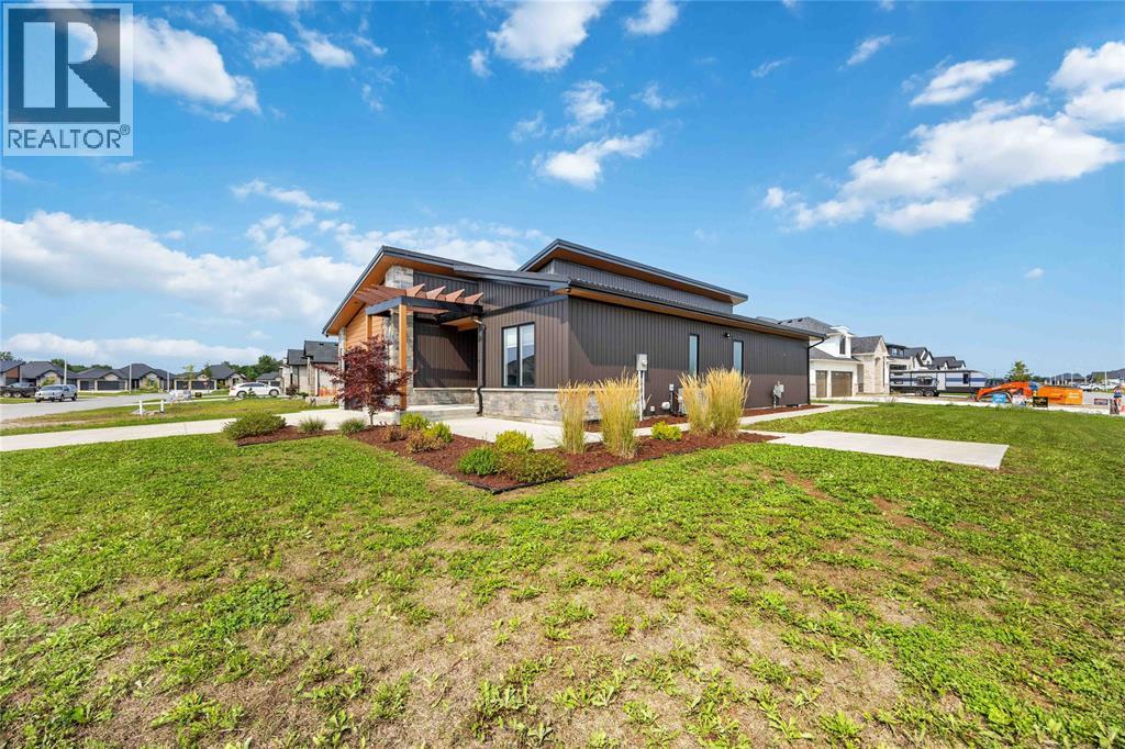 3476 PAUL CRESCENT