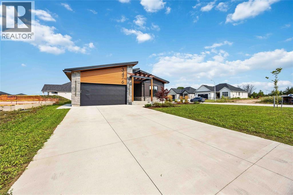 3476 PAUL CRESCENT