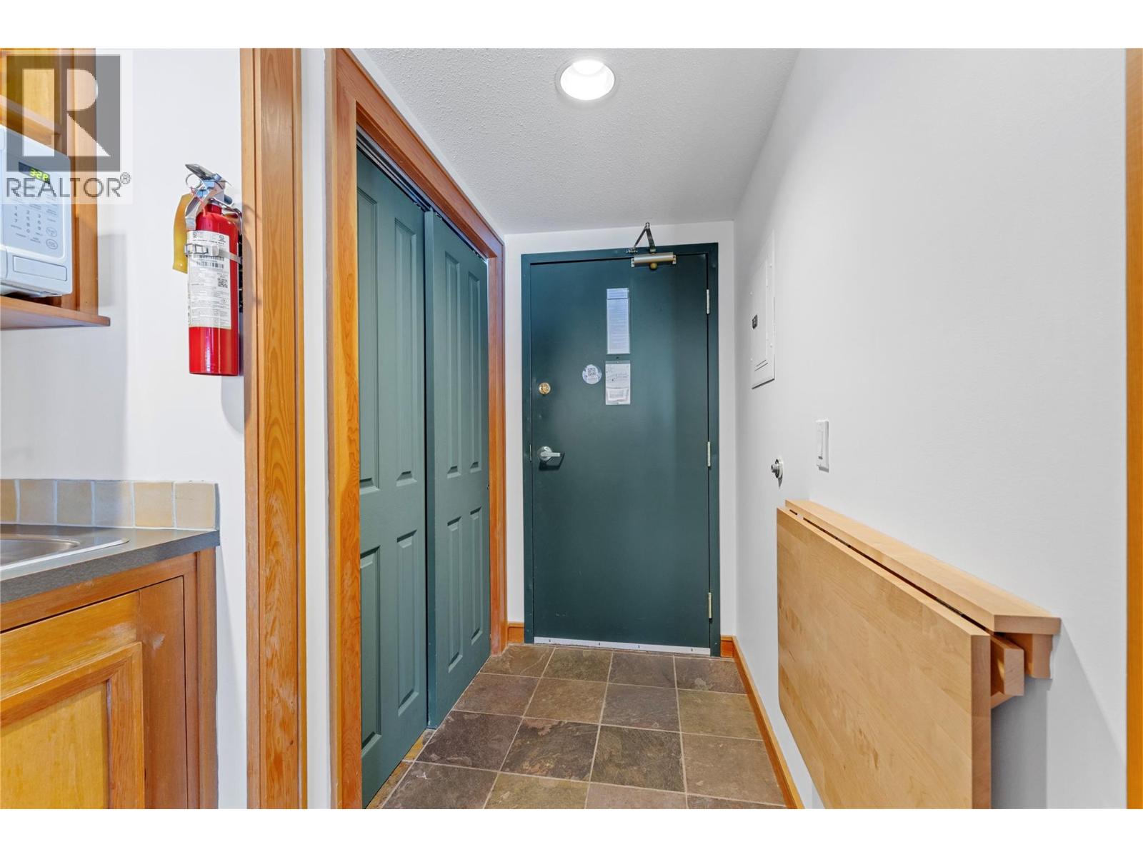 5275 Big White Road Unit# 215