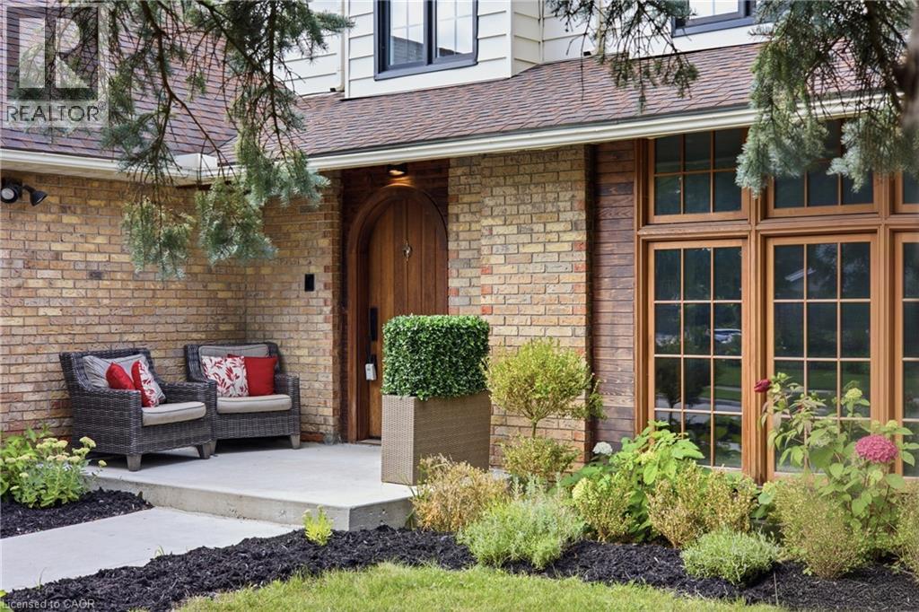 416 CLAIRBROOK Crescent