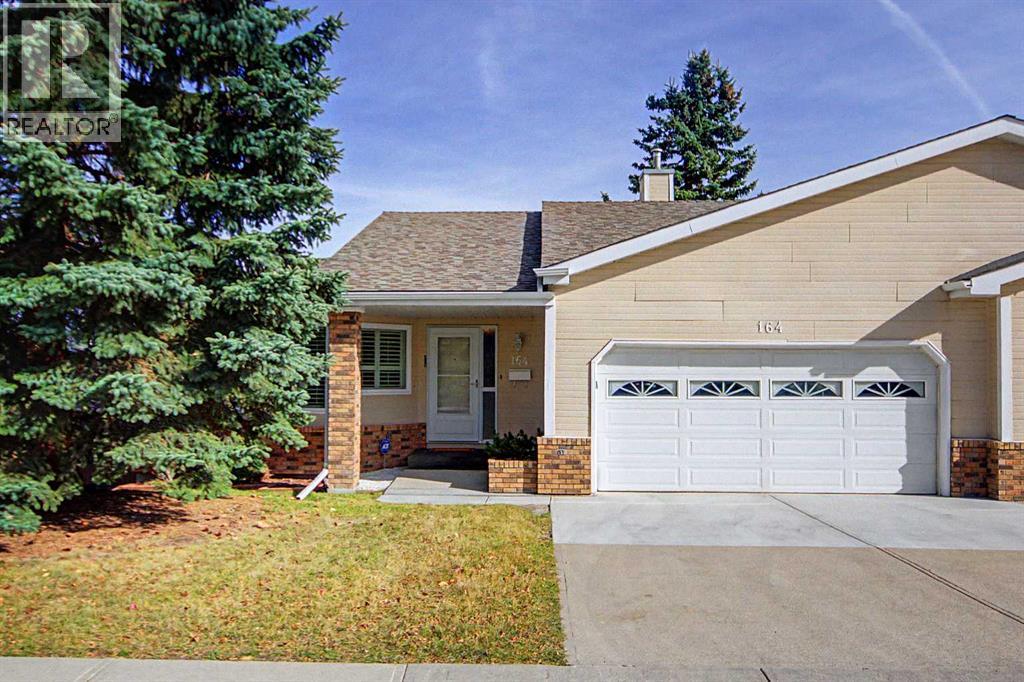 164 Strathaven Circle SW