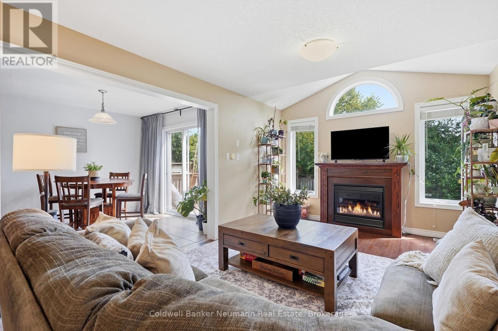 7 HENDERSON DRIVE