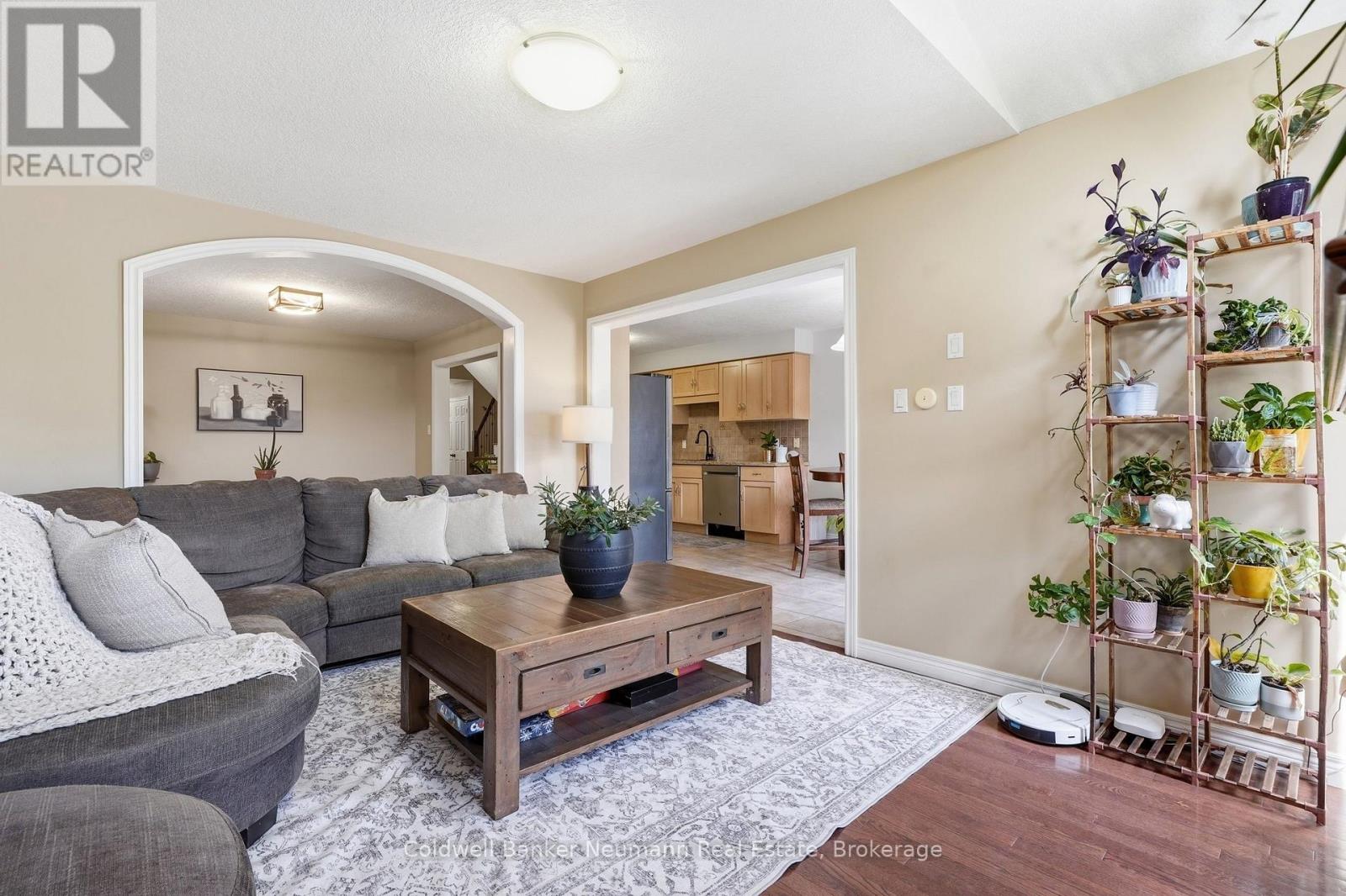 7 HENDERSON DRIVE