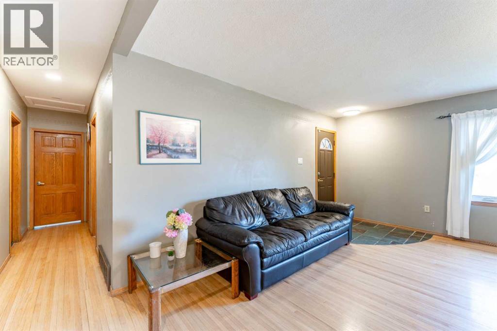 2018 Cottonwood Crescent SE