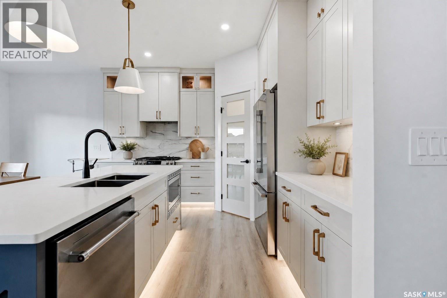 302 Chelsom MANOR