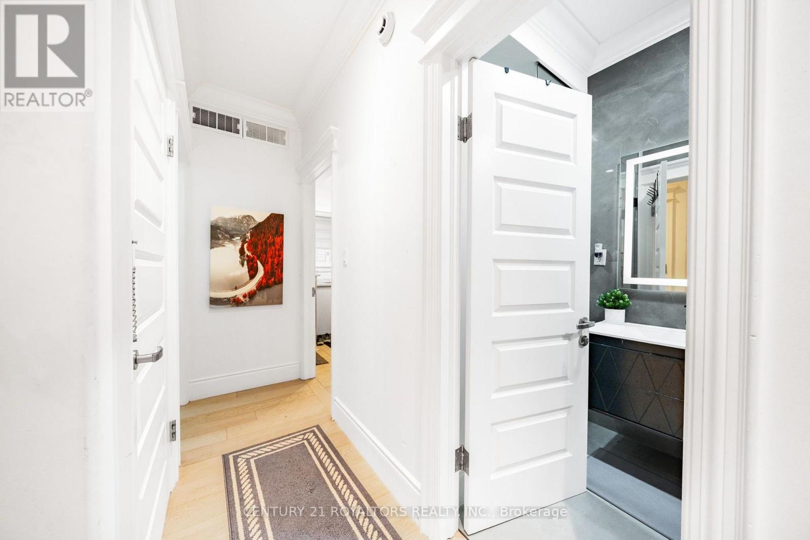 444 THOMAS SLEE DRIVE