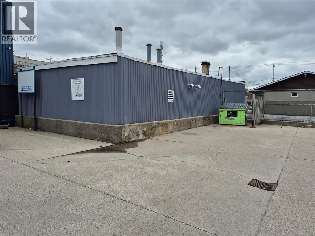 145 Queen STREET North East