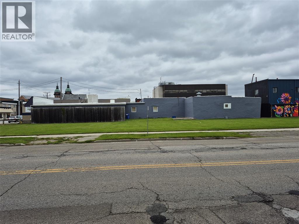 145 Queen STREET North East